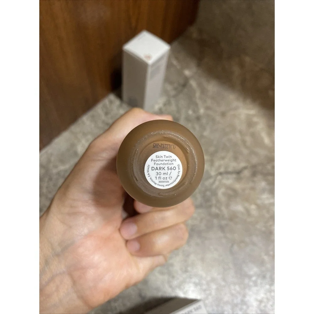 BNIB BEAUTYCOUNTER Skin Twin Featherweight Foundation 1 fl oz Each‎ Dark 560
